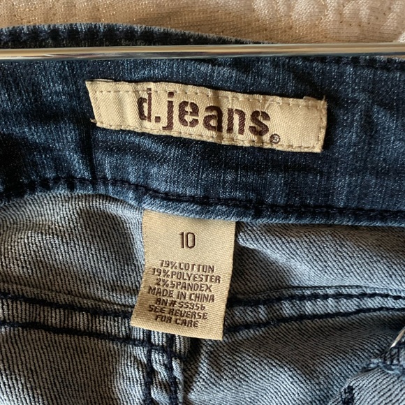 Dark wash denim - Picture 2 of 9